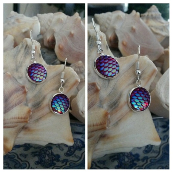 🔥SALE!🔥💥NEW!💥MERMAID DANGLE EARRINGS!💥 - Picture 2 of 7